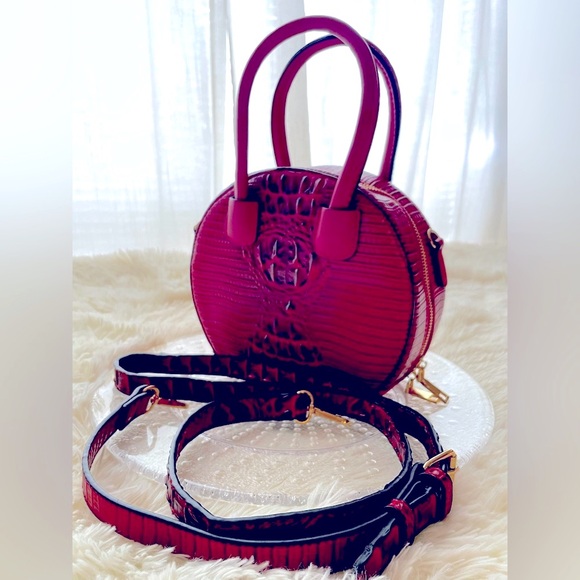 Handbags - ♦️Mock Crocodile Bag
